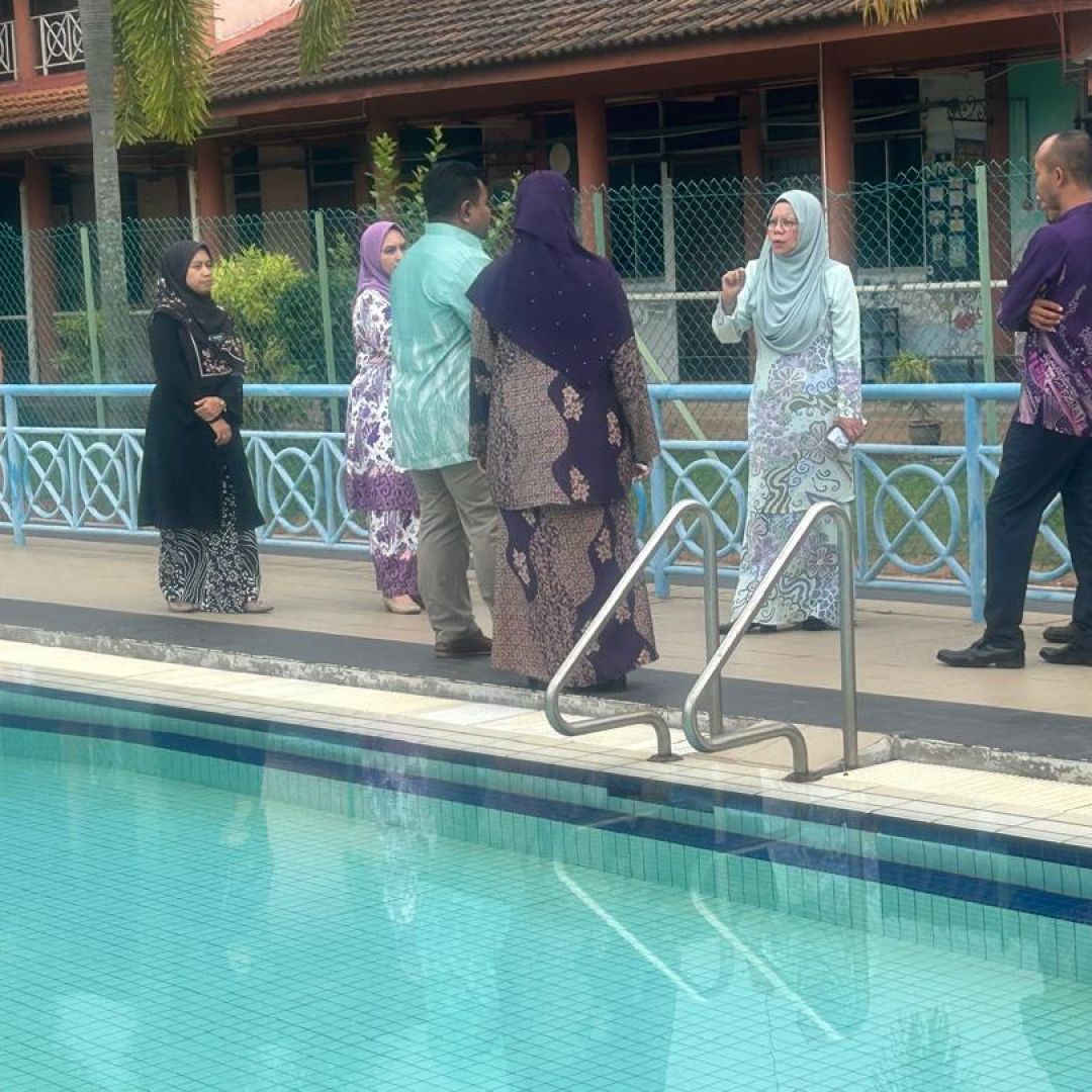 Kunjung bantu Pengarah BPKhas ke SKPK Alma