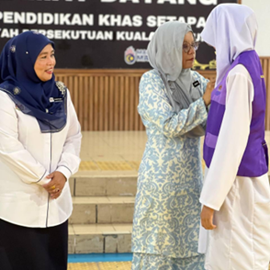 Majlis Simbolik Pemakaian Lencana Jalur Gemilang pada Pakaian Seragam Murid