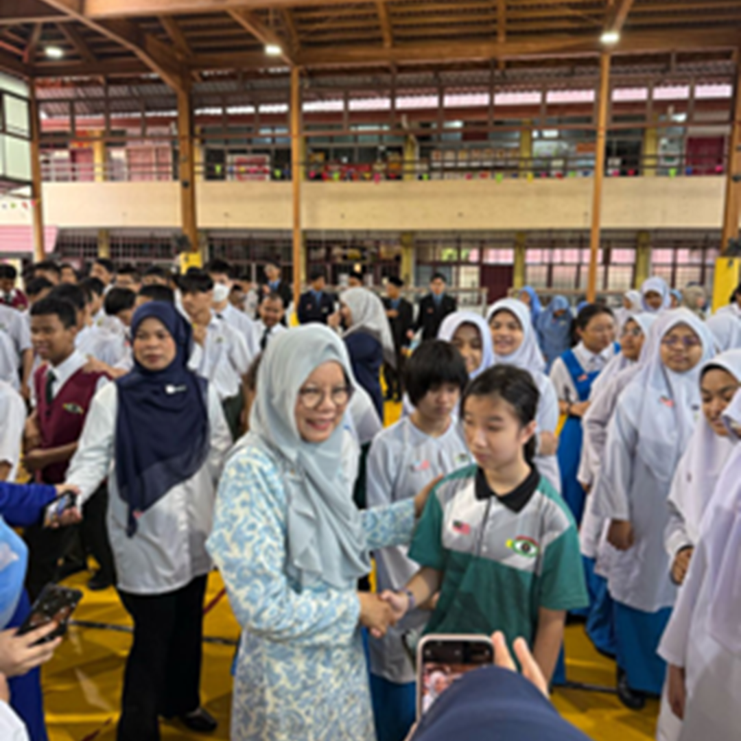 Majlis Simbolik Pemakaian Lencana Jalur Gemilang pada Pakaian Seragam Murid